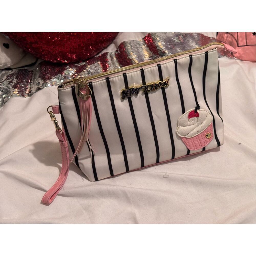 BJ betsey johnson vintage cupcake stripe  makeup cosmetic small bag heart